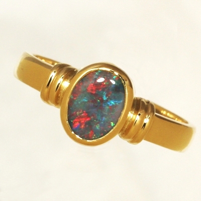 18k Yellow Gold Ring with a BLACK OPAL Beautiful red blue sparkling multicolour